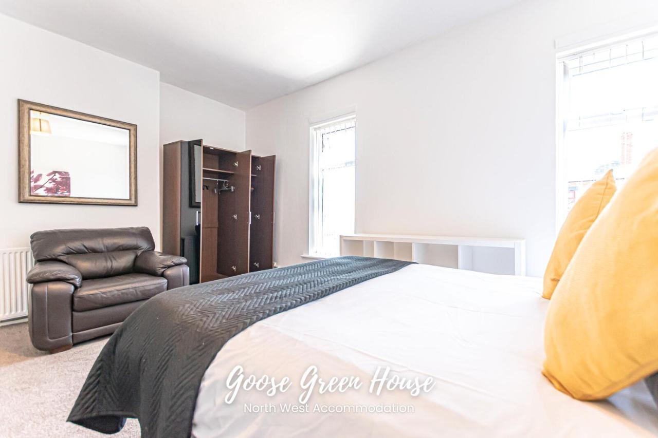 Modern 3Br House In Ince Ideal For Contractors & Long Stays Γουίγκαν Εξωτερικό φωτογραφία