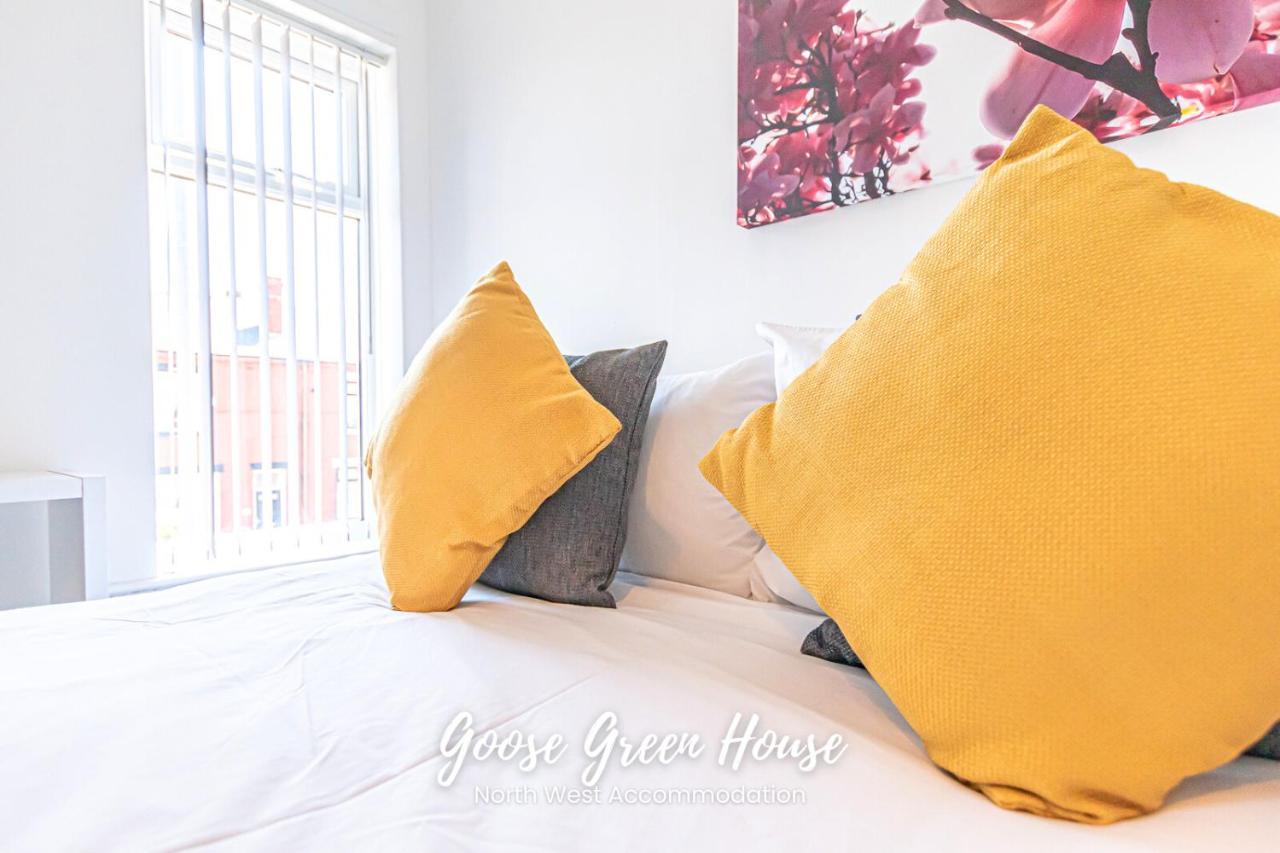 Modern 3Br House In Ince Ideal For Contractors & Long Stays Γουίγκαν Εξωτερικό φωτογραφία