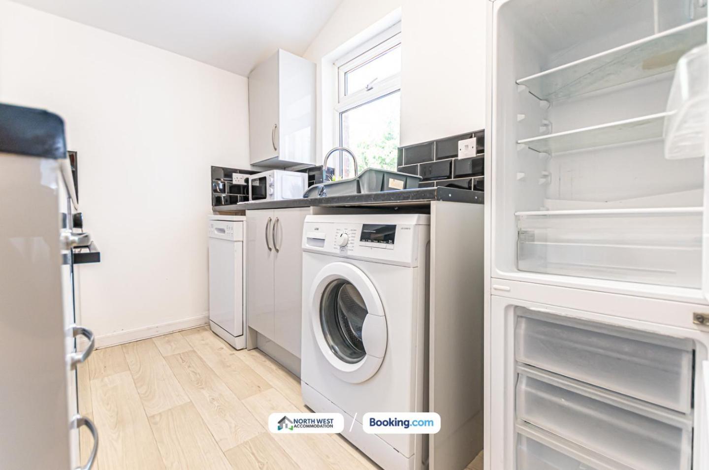 Modern 3Br House In Ince Ideal For Contractors & Long Stays Γουίγκαν Εξωτερικό φωτογραφία