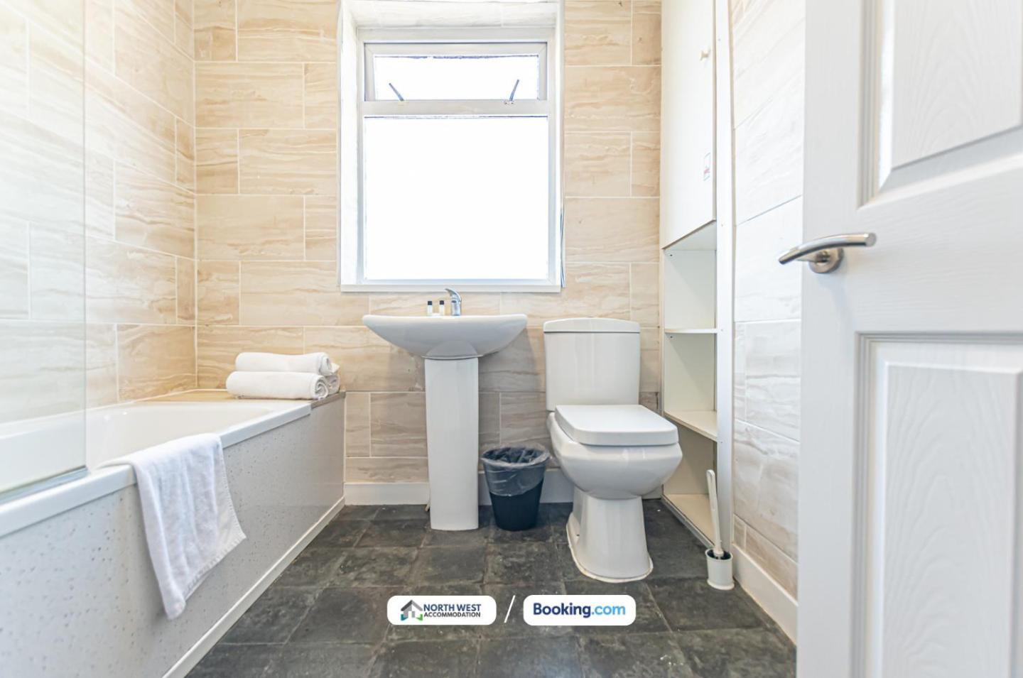 Modern 3Br House In Ince Ideal For Contractors & Long Stays Γουίγκαν Εξωτερικό φωτογραφία