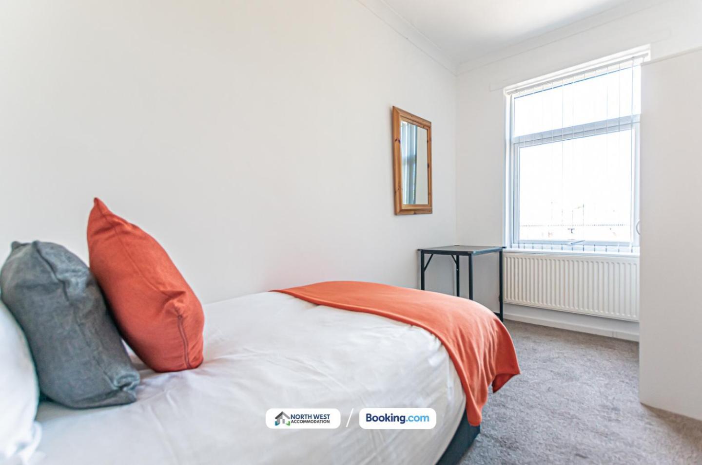 Modern 3Br House In Ince Ideal For Contractors & Long Stays Γουίγκαν Εξωτερικό φωτογραφία