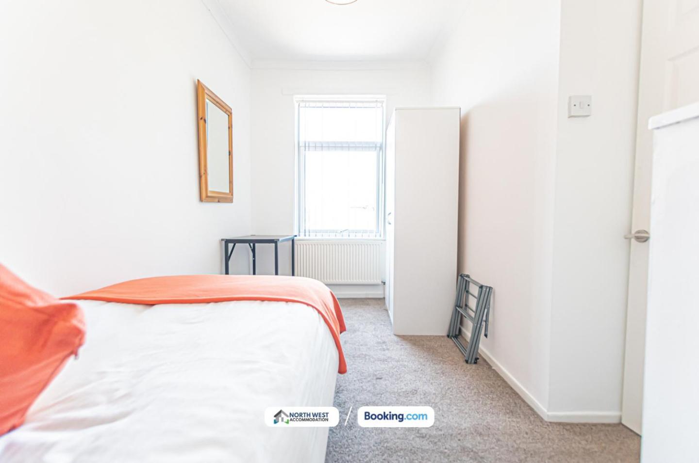 Modern 3Br House In Ince Ideal For Contractors & Long Stays Γουίγκαν Εξωτερικό φωτογραφία