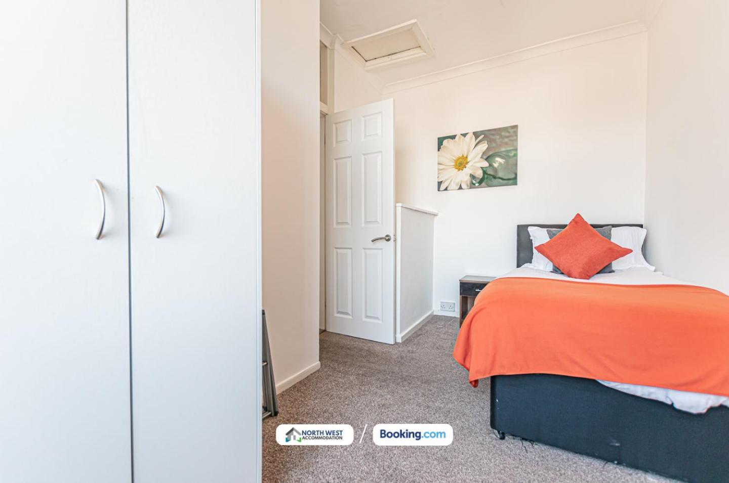 Modern 3Br House In Ince Ideal For Contractors & Long Stays Γουίγκαν Εξωτερικό φωτογραφία